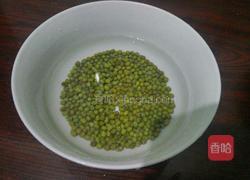 绿豆麦仁小米红薯粥的做法图解1