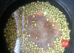 绿豆麦仁小米红薯粥的做法图解4