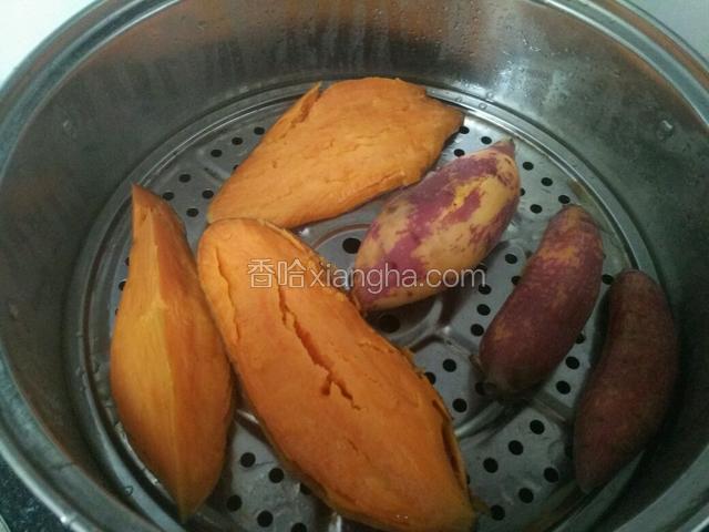 先把红薯蒸熟待用～