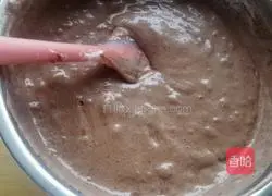 Illustration of how to make eight-inch chocolate chiffon cake 13