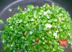 青椒炒咸蛋的做法图解7