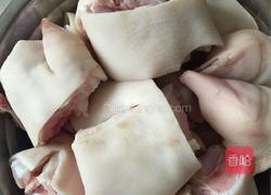 猪蹄炖花生的做法图解1