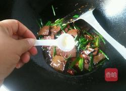 韭菜鸭血的做法图解10