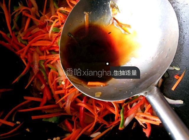 适量生抽（六月鲜或者一品鲜），翻炒均匀