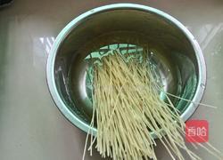 鸡杂泡椒粉条的做法图解2