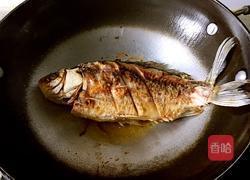 鲫鱼萝卜汤的做法图解4