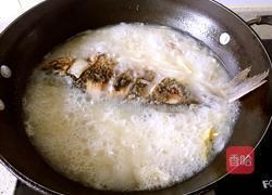 鲫鱼萝卜汤的做法图解7