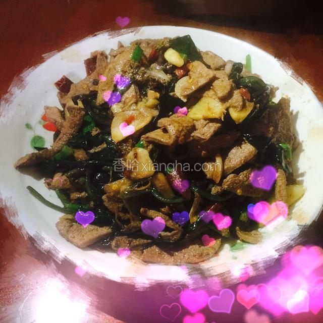 加入盐味精，就可以出锅了！