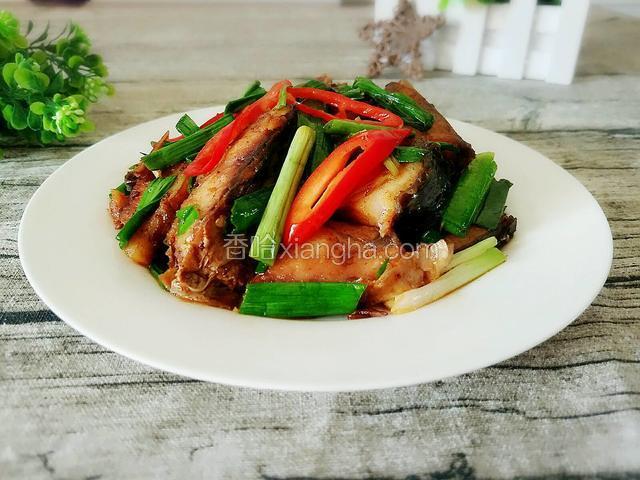 蒜苗炒腊鱼块