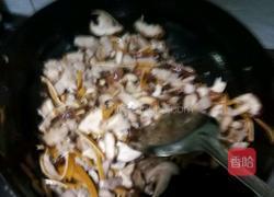 肉片炒香菇的做法图解4