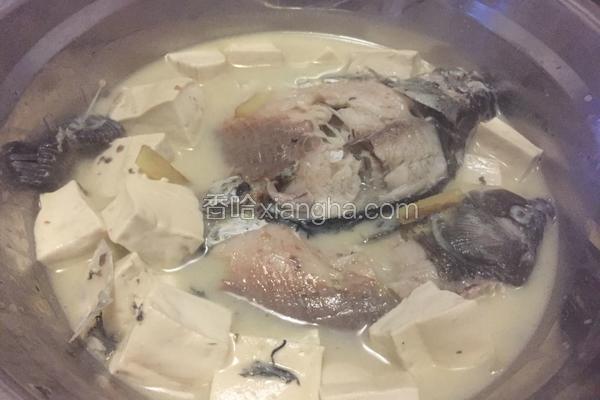 鲫鱼豆腐汤