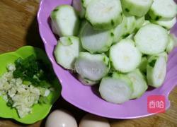 鸡蛋炒丝瓜的做法图解1