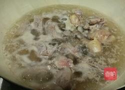 玉米胡萝卜排骨汤的做法图解2