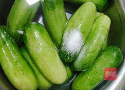 麻辣酱黄瓜的做法图解1