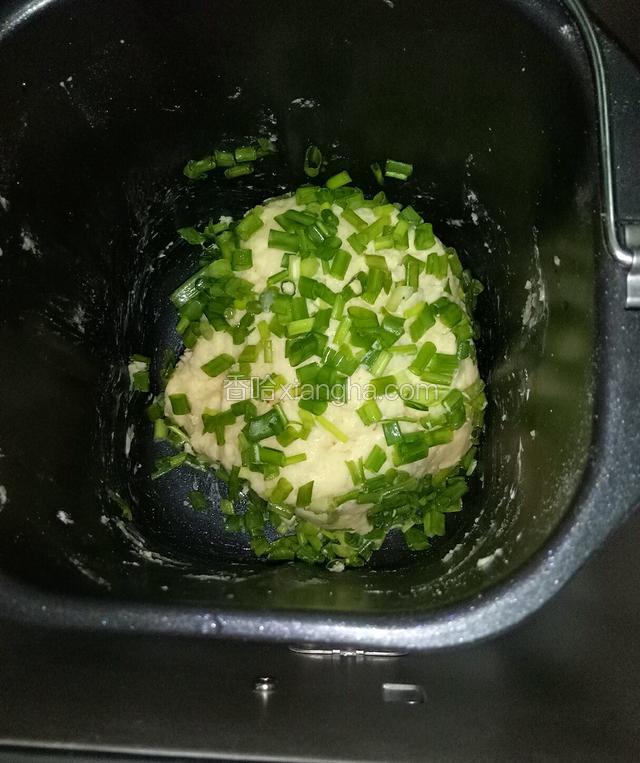 加入葱粒，搅拌2分钟。