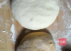 Illustration of how to make pumpkin pattern steamed buns 12