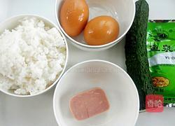 榨菜炒饭的做法图解1