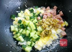 榨菜炒饭的做法图解5