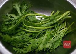 茼蒿菜炒鸡蛋的做法图解1