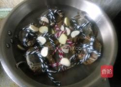 水煮大闸蟹的做法图解3