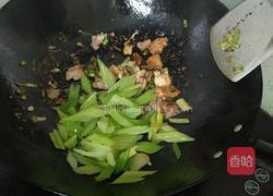 芹菜爆炒粉条的做法图解4