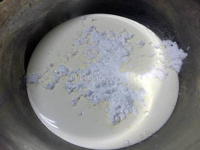 淡奶油中加入糖粉