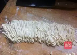 Illustration of making braised beans and noodles 3