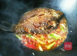 蒜香鲫鱼的做法图解8