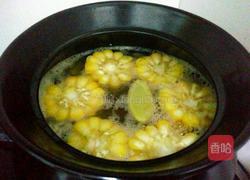 玉米胡萝卜排骨汤的做法图解6