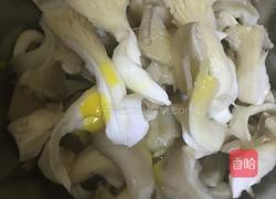 孜然炸蘑菇的做法图解2