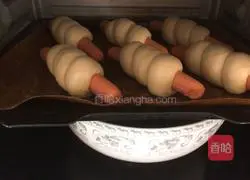 Illustration of how to make hot dog rolls 13