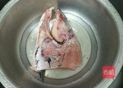 鲢鱼鱼头豆腐煲的做法图解1