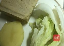 白菜土豆冻豆腐汤的做法图解1