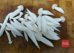 海鲜菇炒西红柿的做法图解3