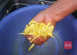 红枣麦片菊花粥的做法图解2