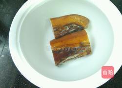 腊肉炒包菜的做法图解1