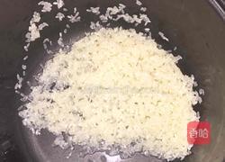 香肠土豆焖饭的做法图解1