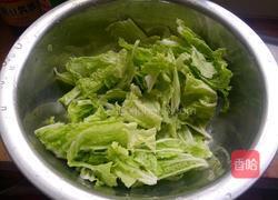 白菜炖粉条的做法图解1