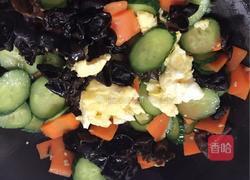 木耳黄瓜炒鸡蛋的做法图解5