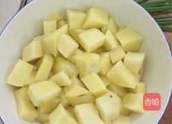土豆牛肉粒的做法图解1