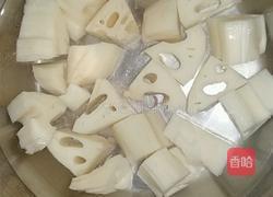 红烧肉炖藕块的做法图解1