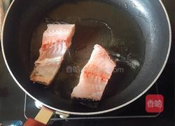 蒜蓉粉丝蒸鱼的做法图解2