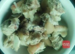 红烧猪蹄煨黄豆的做法图解2