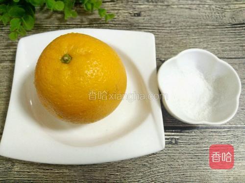 准备一个橙子和适量细盐