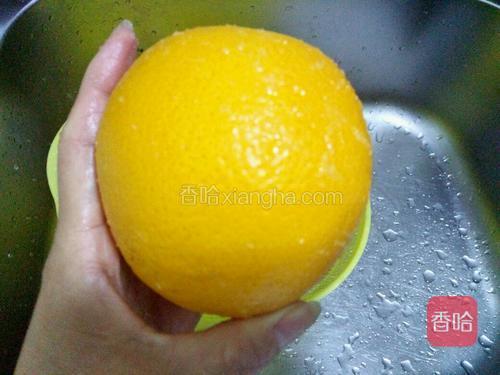 不要以为不脏哦,水果上面都有腊,放很久看上去都很新鲜,仔细搓干净吃起来才放心