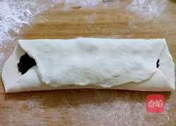 Illustration of how to make black rice raisin cake segments 10