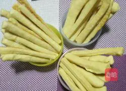 Illustration of how to make finger biscuits 10