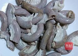 酸菜粉肠汤的做法图解2