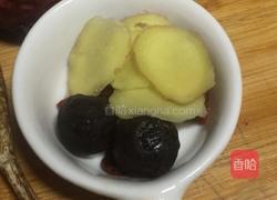 电饭煲当归红枣鸡爪汤的做法图解2