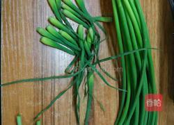 腊肠炒蒜心的做法图解1